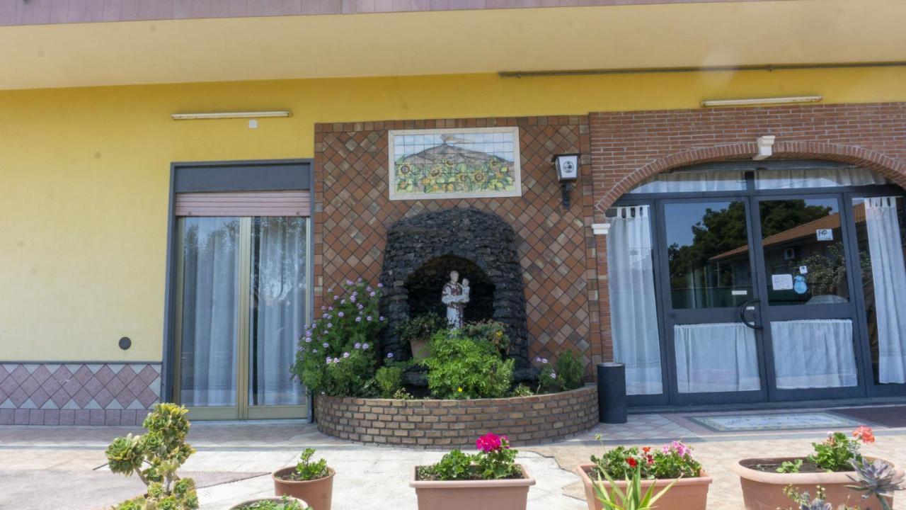 Grotta Del Monaco Bed and Breakfast Pedara Εξωτερικό φωτογραφία